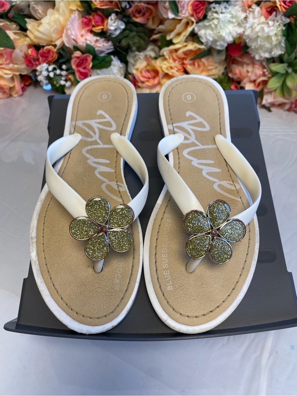 Blue Suede Shoes Flower Glitter Flip Flop Sandals White Size 9